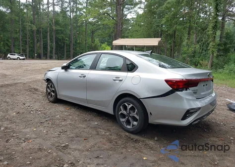 2021 Kia Forte Lxs z USA, uszkodzony, nr VIN 3KPF24AD1ME279713